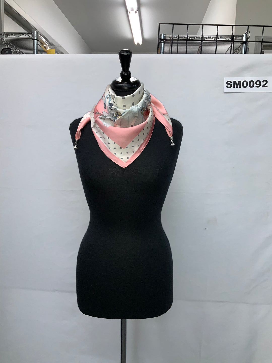 SM0092-Magnetic Scarf