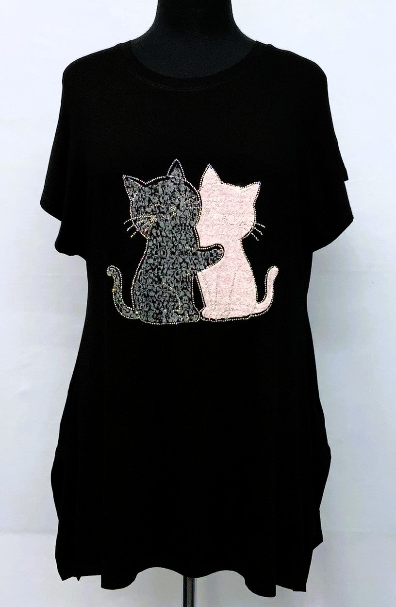 XT55TS30092-Tunic55 - 2 cats Hugging Fabric R/S